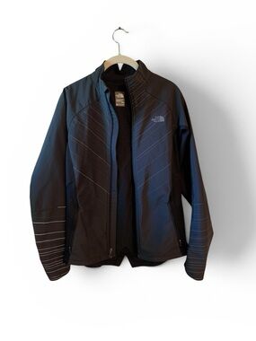 The North Face Women’s Black Flashdry Windwall Jacket size M